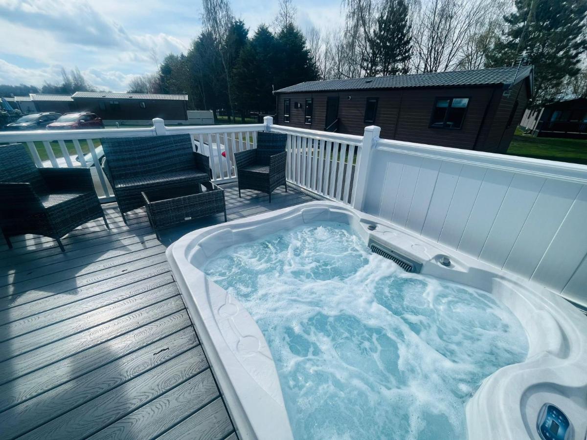 Evergreen Lodge With Hot Tub York Exteriör bild