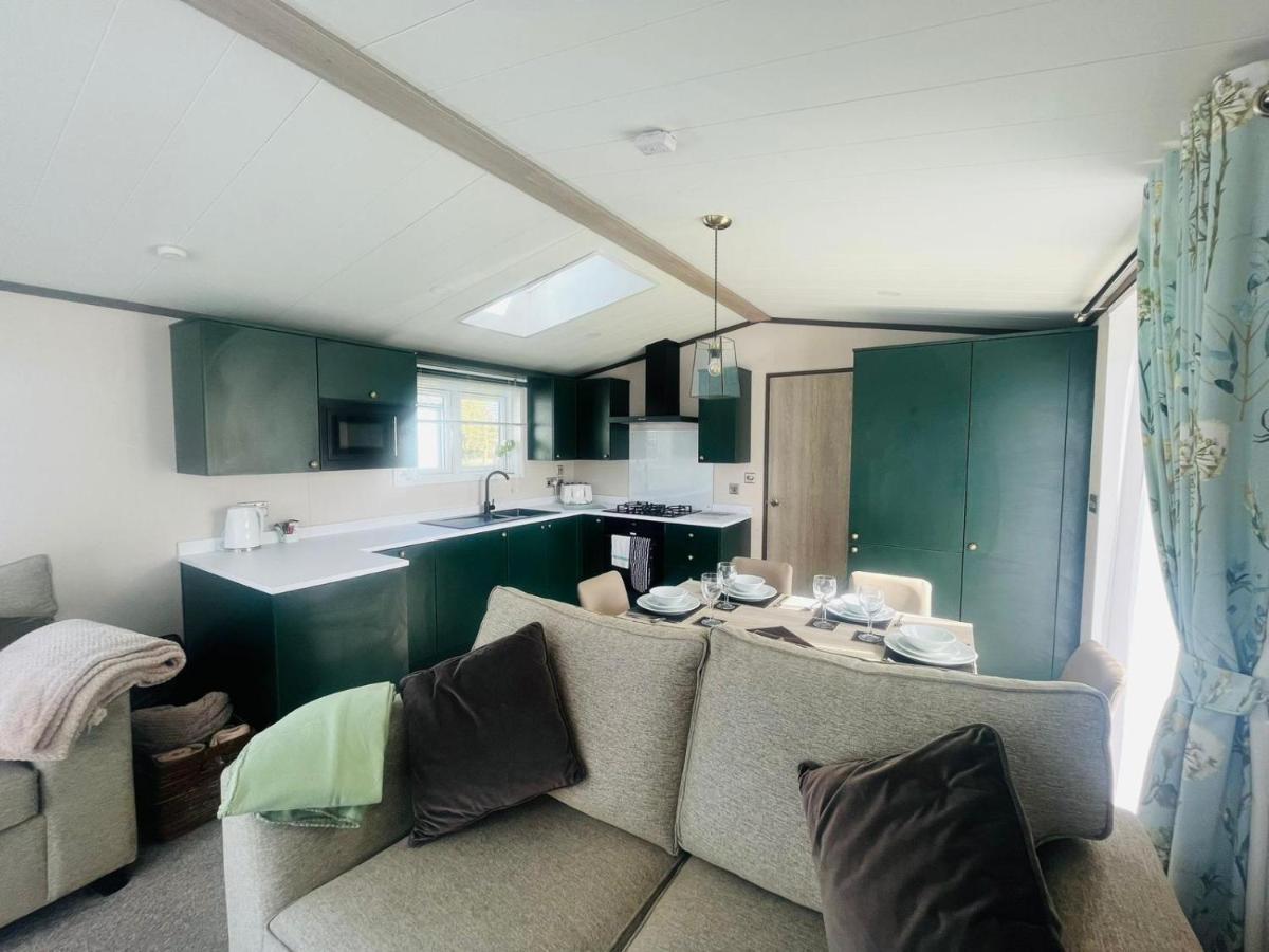 Evergreen Lodge With Hot Tub York Exteriör bild