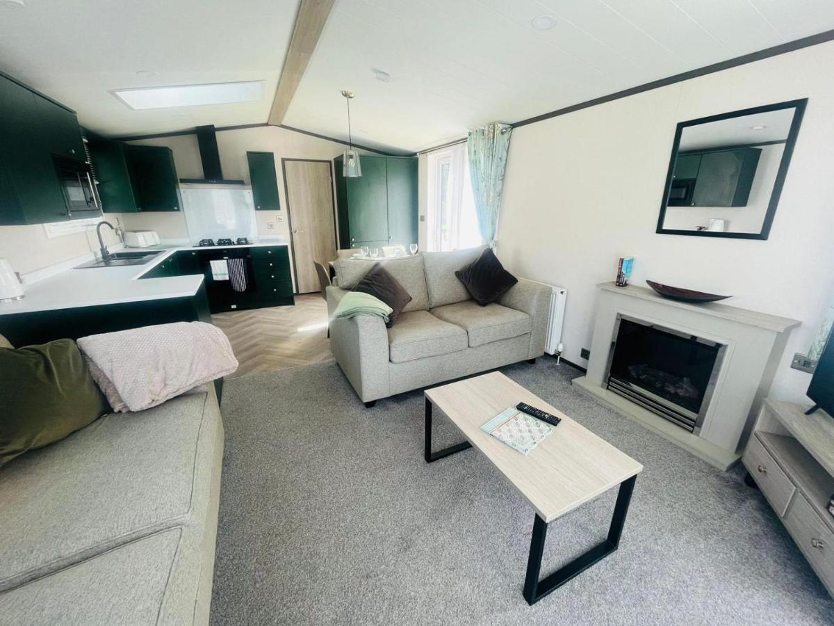 Evergreen Lodge With Hot Tub York Exteriör bild